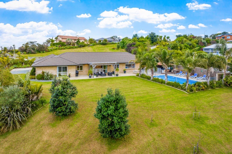 54 Roberts Road, Matakatia, Whangaparaoa - Carousel 1