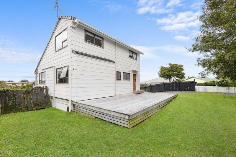 1/3 Tahinga Street, Northcote, Auckland - Carousel 1