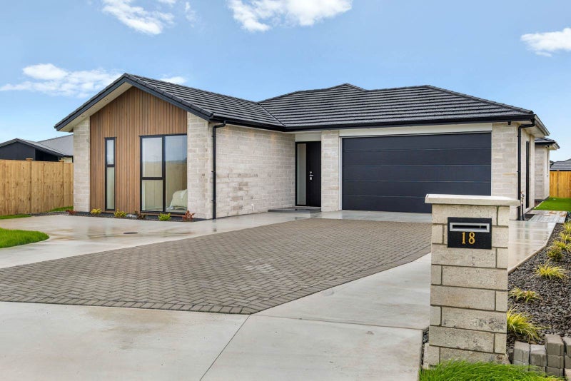 18 Taurangawaka Road, One Tree Point - Carousel 24