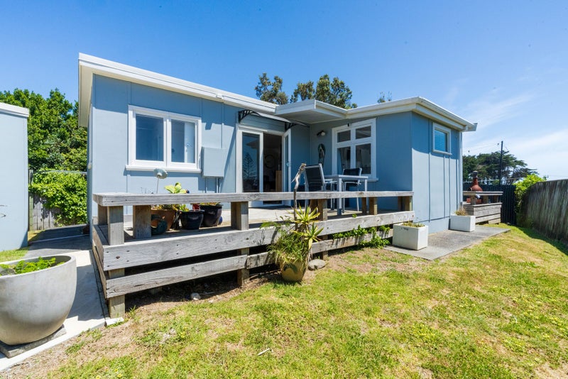 143 Kahukura Avenue, Waitārere Beach, Levin - Carousel 1