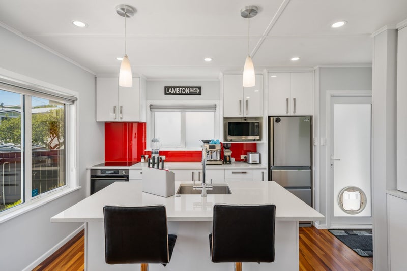 30 Beazley Avenue, Paparangi, Wellington - Carousel 2