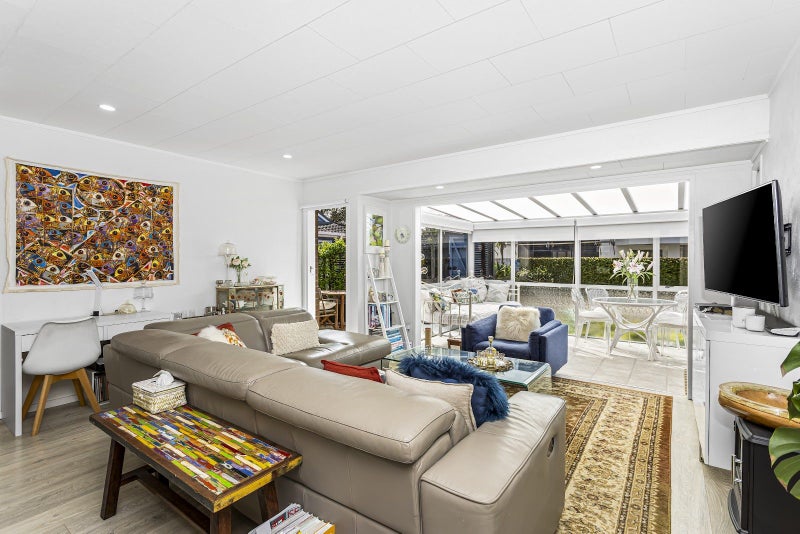 2/274 Hibiscus Coast Highway, Orewa, Orewa - Carousel 2