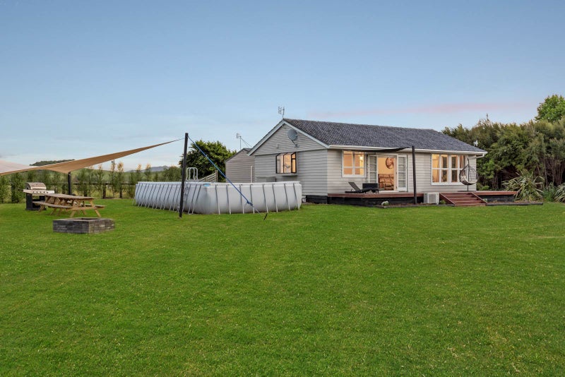 225 State Highway 25, Thames - Carousel 1