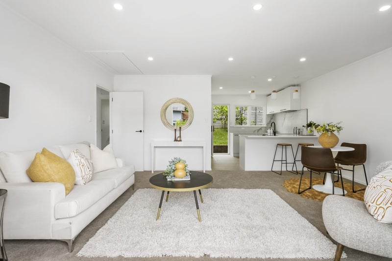 1/7 Dakota Avenue, Beach Haven, Auckland - Carousel 1