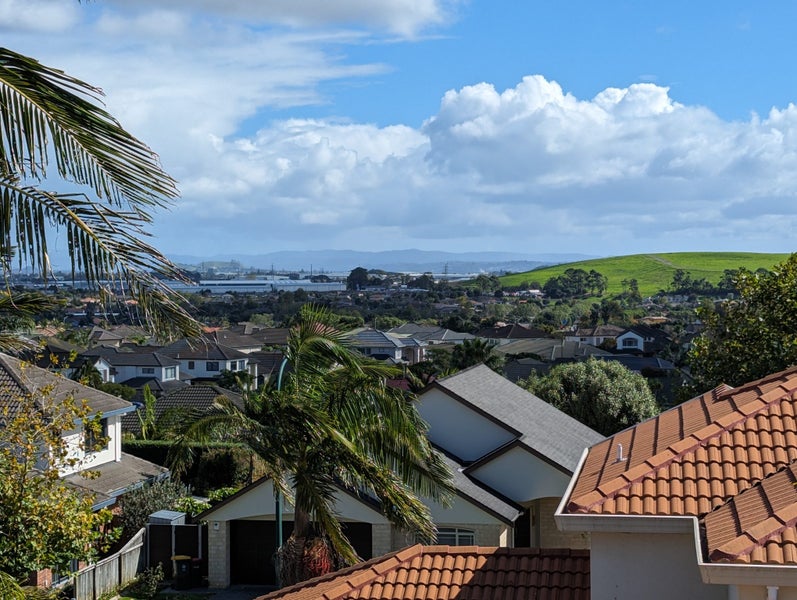 25 Brooke Ridge Rise, East Tamaki Heights, Auckland - Carousel 1