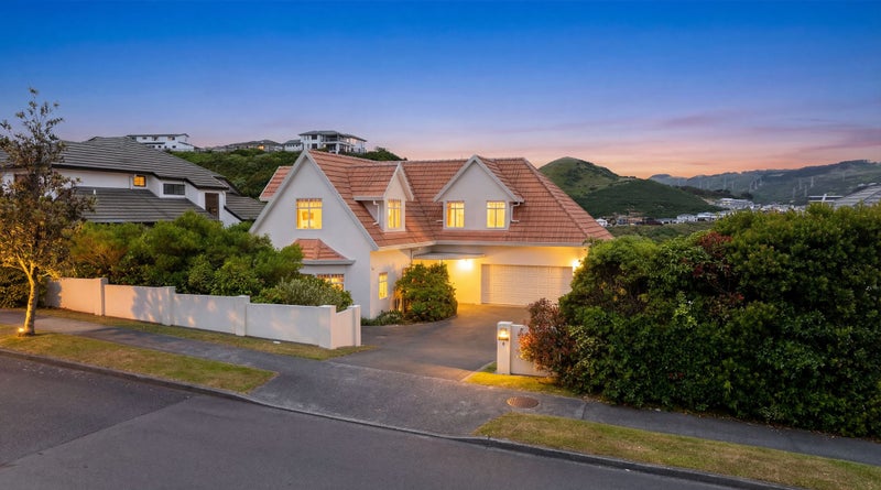 4 Amesbury Drive, Churton Park, Wellington, Wellington - Carousel 1