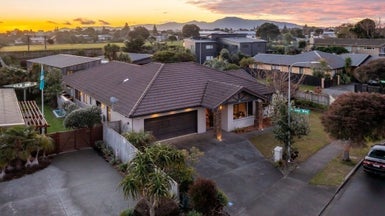 71 Hillcrest Road, Raumati Beach, Paraparaumu - Carousel 1