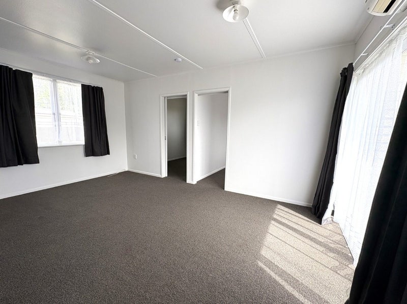 1/2 Te Mitiotu Grove, Turangi - Carousel 2