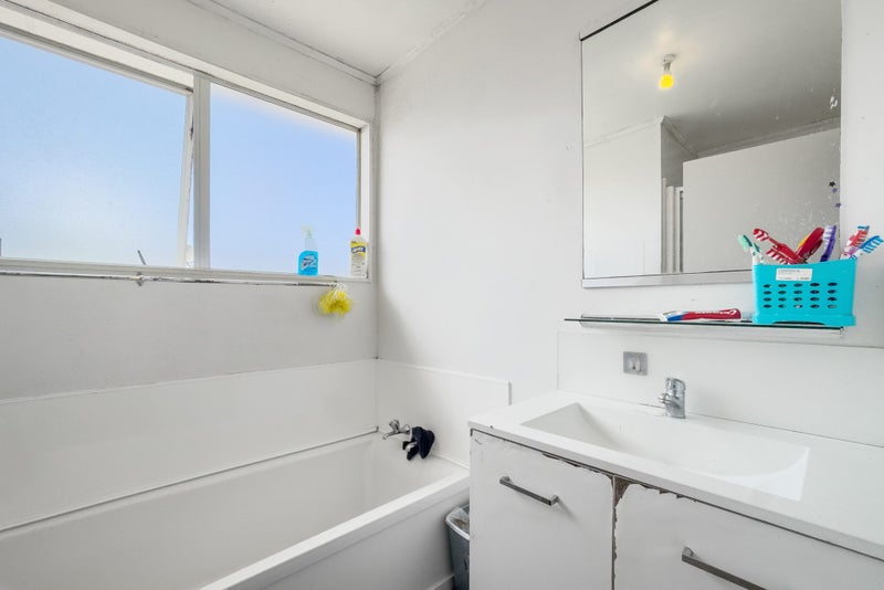 1/16 Trimdon Street, Randwick Park, Auckland - Carousel 2