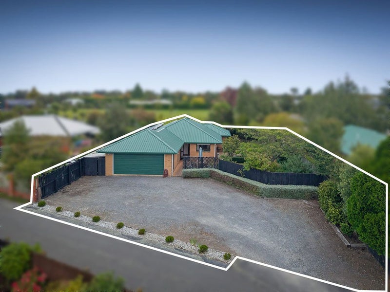 17 Devon Crescent, Darfield, Darfield - Carousel 1