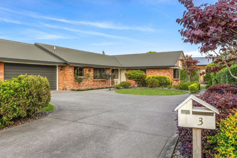 3 Bronte Place, Leamington, Cambridge - Carousel 1