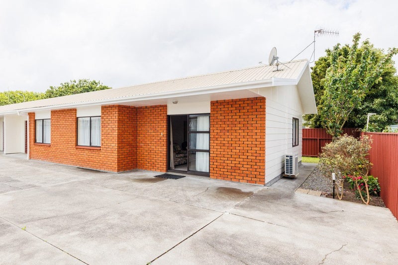 3B Denbigh Square, Feilding - Carousel 17