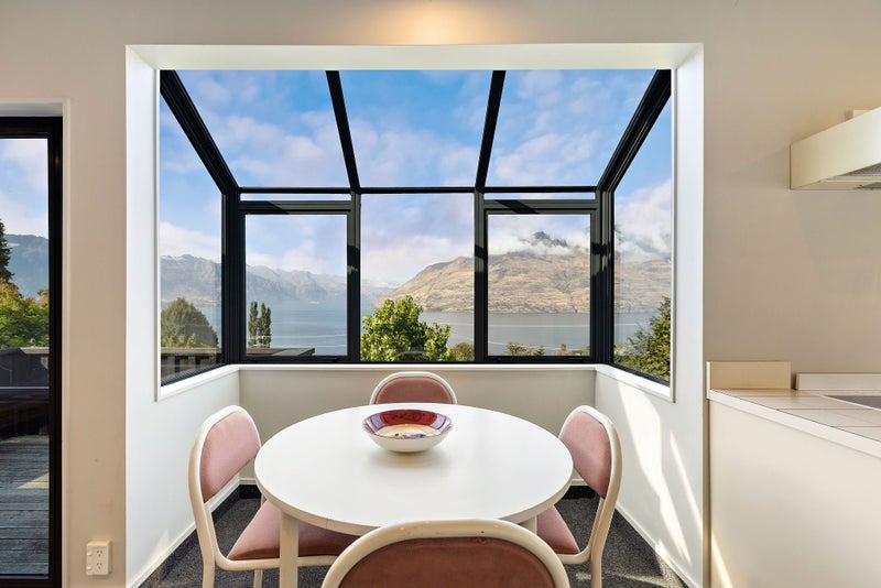 18A Cameron Place, Fernhill, Queenstown - Carousel 1