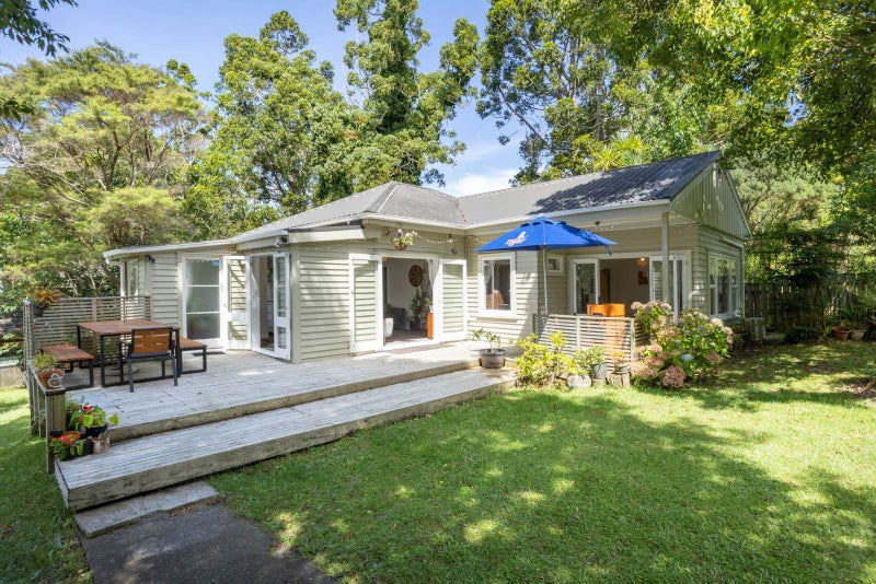 98 Konini Road, Titirangi, Auckland - Carousel 1