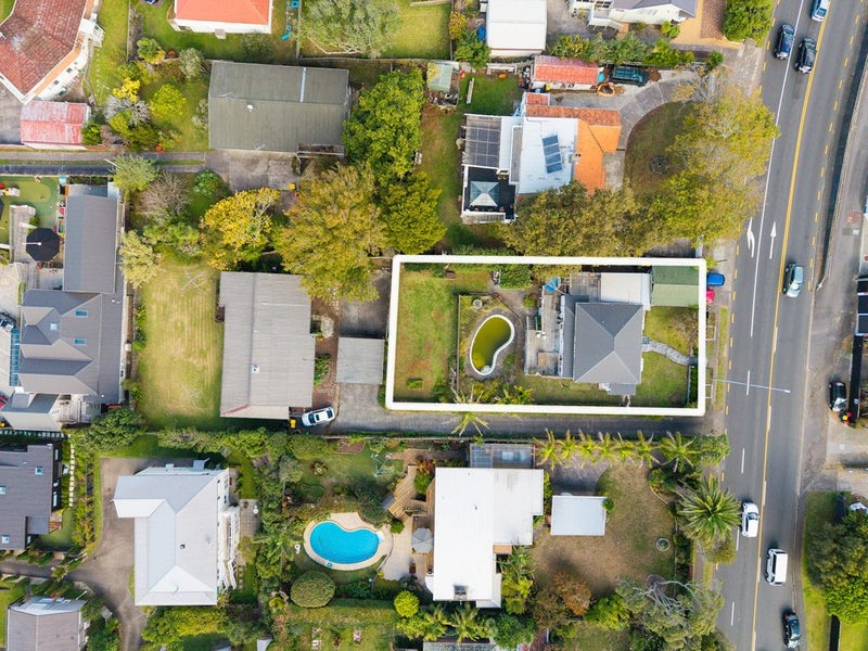 133 Glenfield Road, Hillcrest, Auckland - Carousel 8