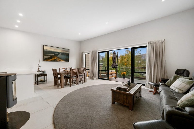 7A Le Mans Grove, Cromwell, Cromwell - Carousel 2