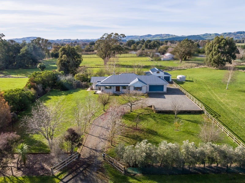 15 Campbell Drive, Martinborough, Martinborough - Carousel 2