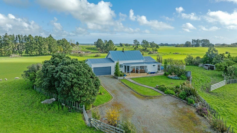 482 Williamsons Line, Marton - Carousel 1