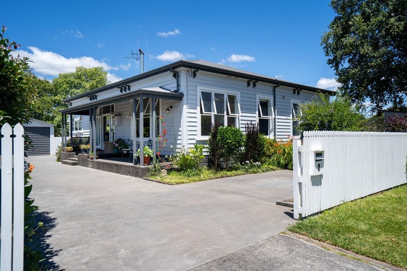 8 Vennell Street, Leamington, Cambridge - Carousel 1