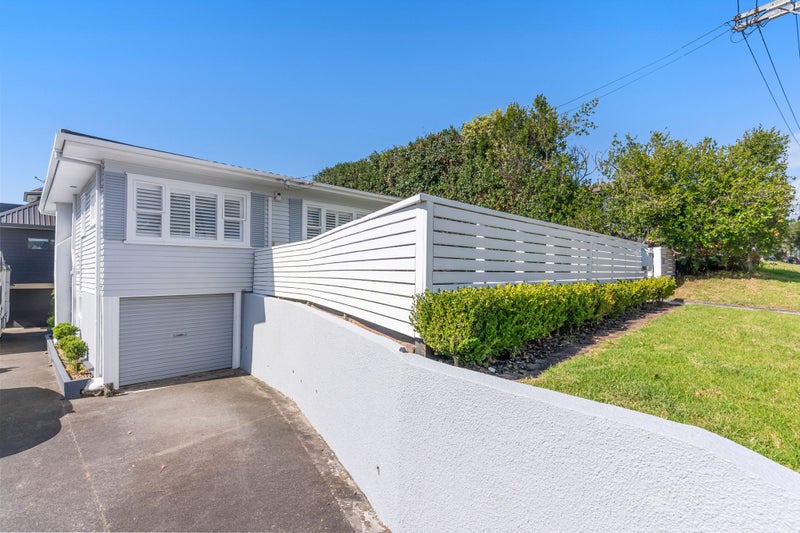 80 Clovelly Road, Bucklands Beach, Manukau - Carousel 1