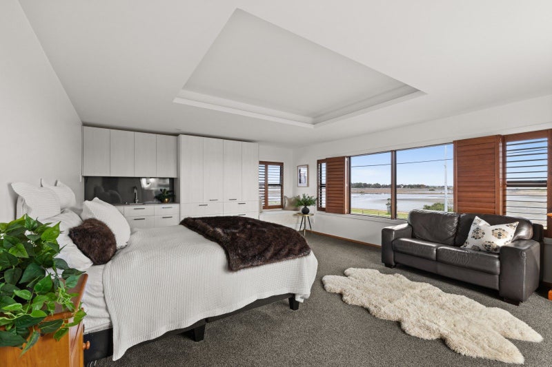 62 Meeanee Quay, Westshore, Napier - Carousel 2