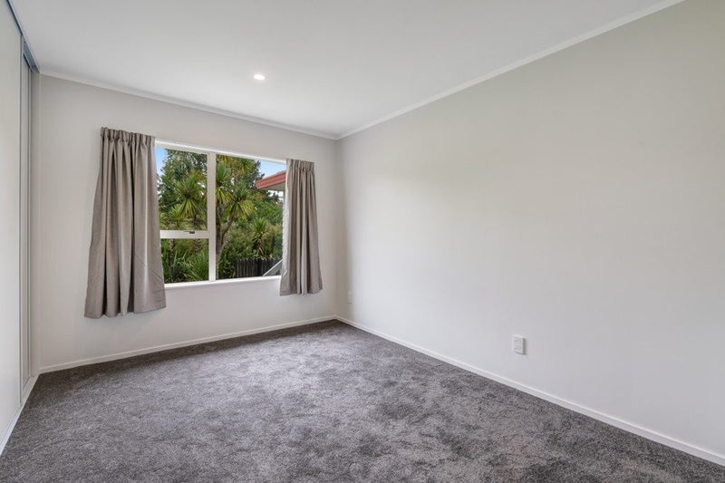 2/2 Rook Place, Unsworth Heights, Auckland - Carousel 8