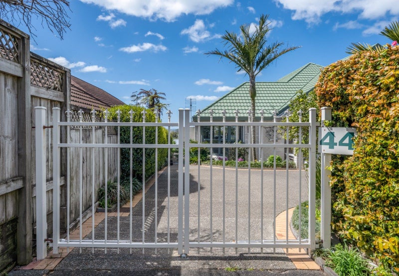 2/44 Cook Street, Howick, Auckland - Carousel 2