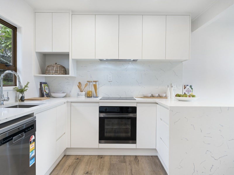 2/867 Beach Road, Waiake, Auckland - Carousel 2