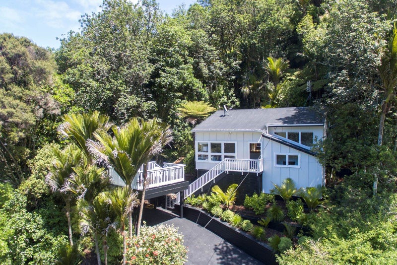 50 Wood Bay Road, Titirangi, Auckland - Carousel 1