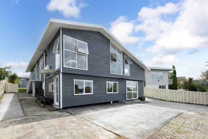 20 Rosewarne Crescent, Glendene, Auckland - Carousel 2