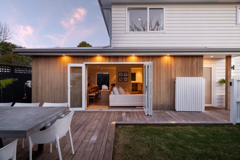 2/6 Marsh Avenue, Forrest Hill, Auckland - Carousel 1