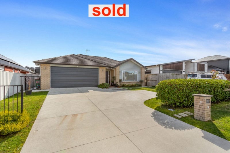 9 Arahi Place, Rototuna North, Hamilton - Carousel 1