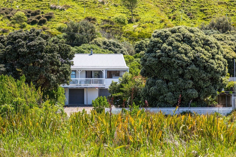 279 Mataikona Road, Mataikona, Tīnui - Carousel 1