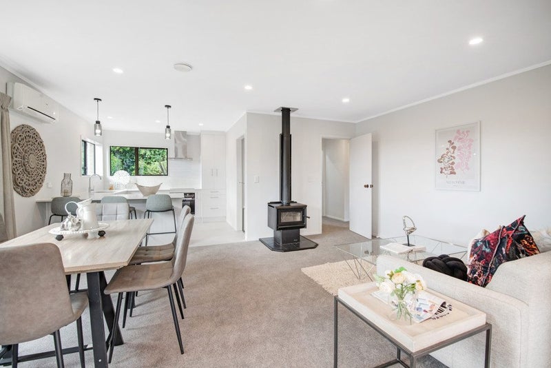 2/4 Eagle Place, Red Beach, Red Beach - Carousel 2