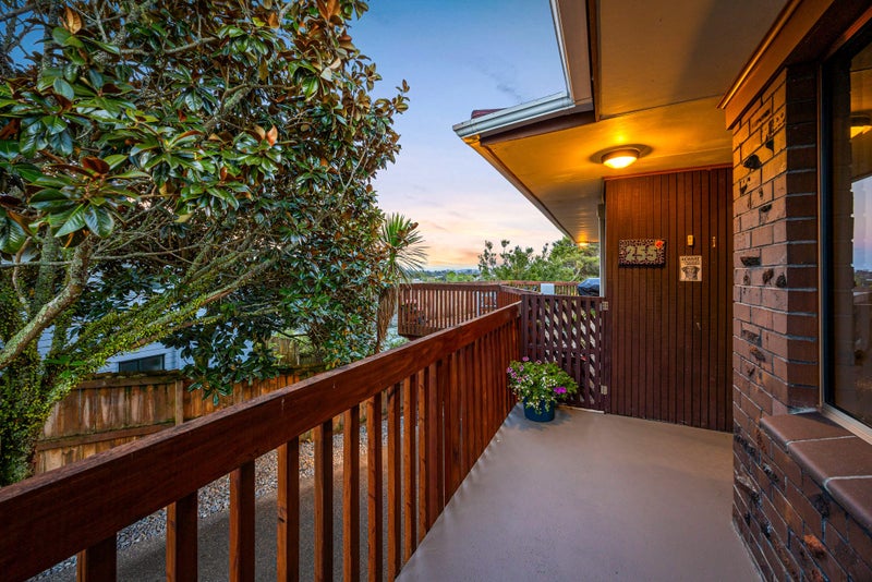 255 Glengarry Road, Glen Eden, Auckland - Carousel 2