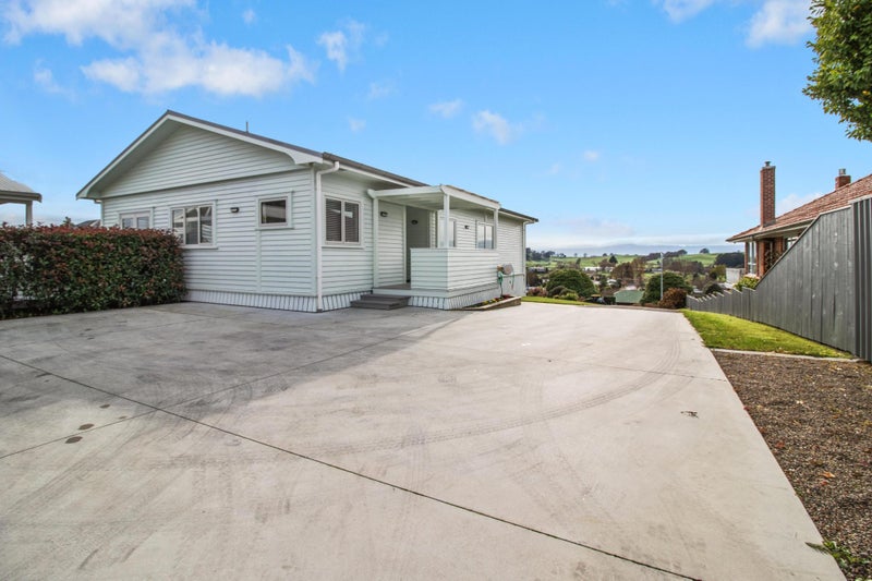 16 High Street, Tirau - Carousel 1