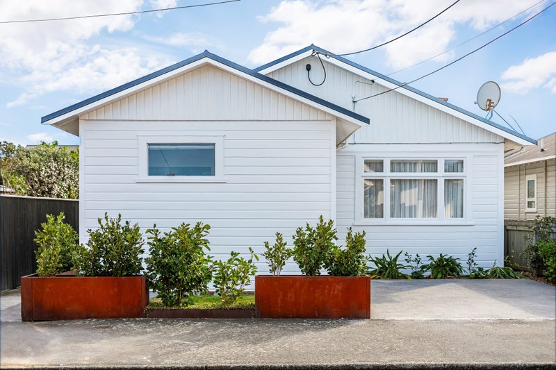 35 Strathavon Road, Miramar, Wellington, Wellington - Carousel 1