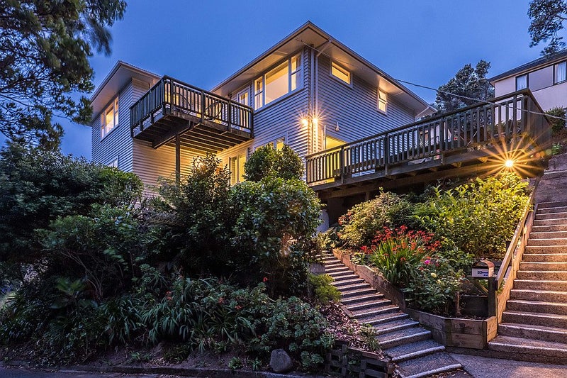 33 Volga Street, Island Bay, Wellington - Carousel 1