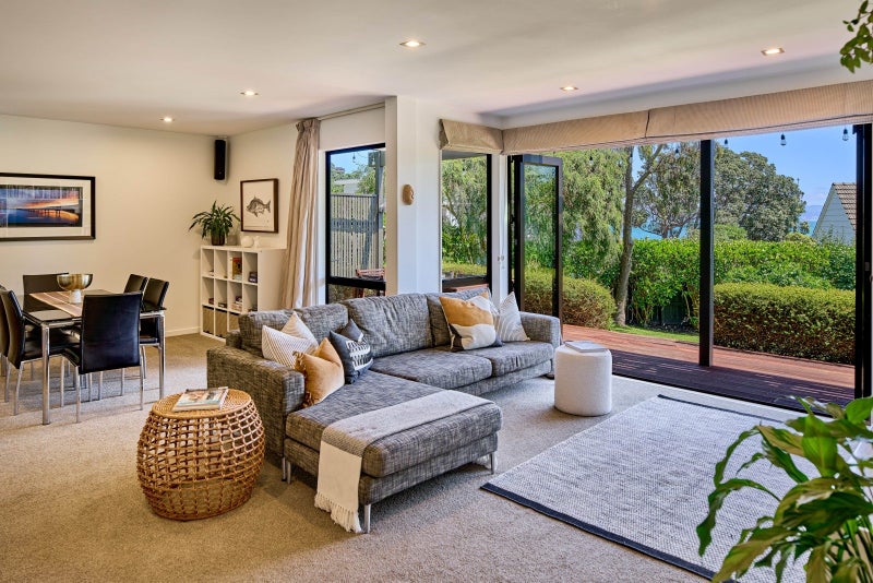 8 Cheviot Road, Lowry Bay, Lower Hutt - Carousel 2