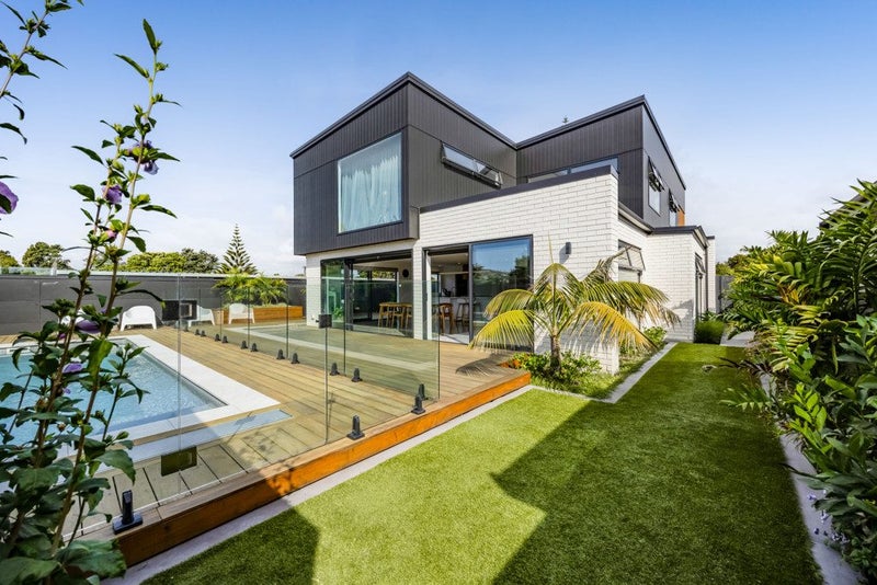 15 Te Ara o Ngakeiha, Fitzroy, New Plymouth - Carousel 1