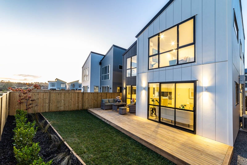 Property Valuation for 33 Houhora Street, Westgate, Auckland Trade Me