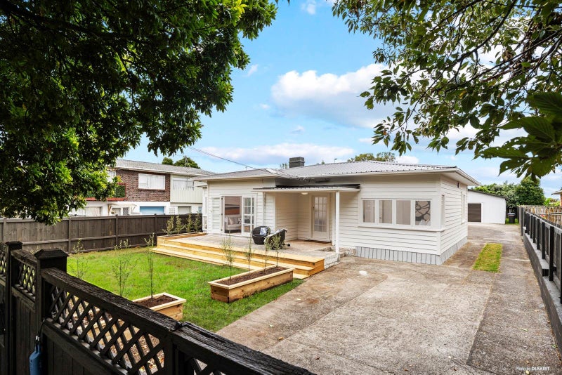 13 Preston Avenue, Mount Albert, Auckland - Carousel 1