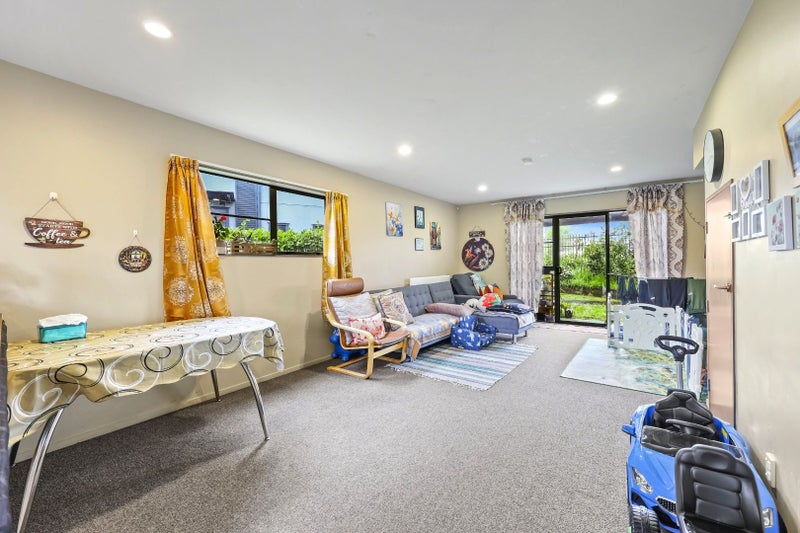 50/42 Holly Street, Avondale, Auckland - Carousel 1