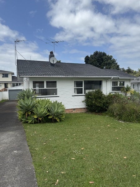 43 Hilling Street, Titirangi, Auckland - Carousel 1