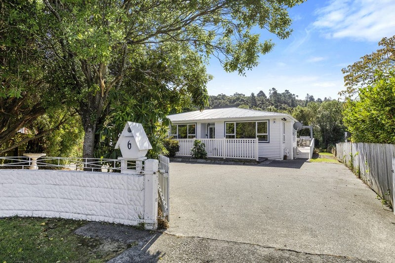 6 Kapuranga Grove, Stokes Valley, Lower Hutt, Wellington - Carousel 1