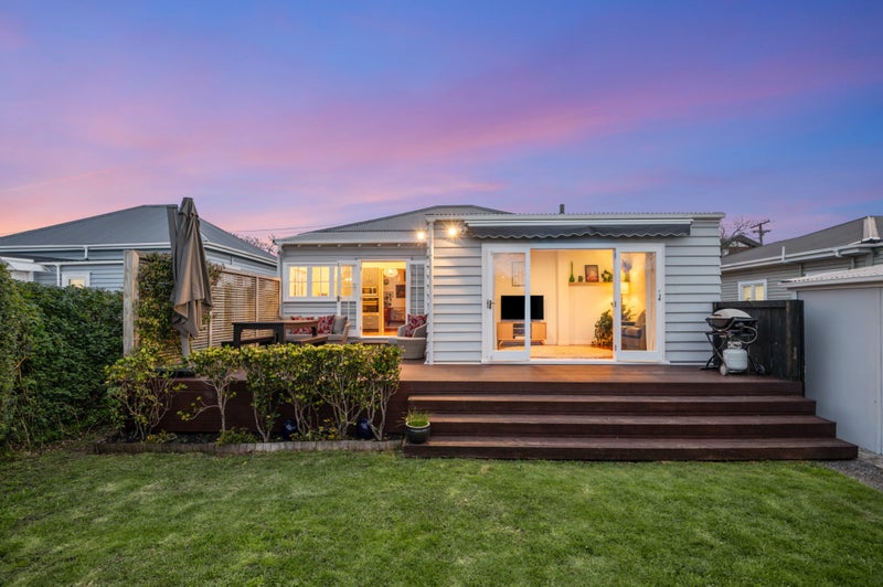 4 Halesowen Avenue, Sandringham, Auckland - Carousel 2