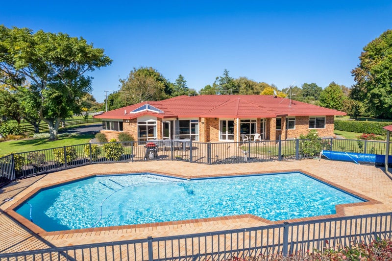 283 Raynes Road, Hamilton - Carousel 2
