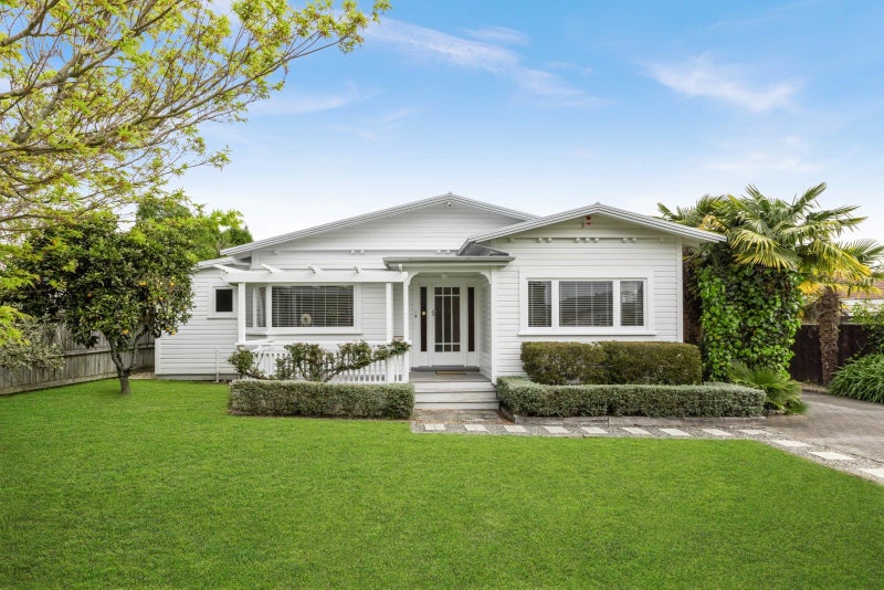 8 Lindsay Street, Havelock North, Havelock North - Carousel 1