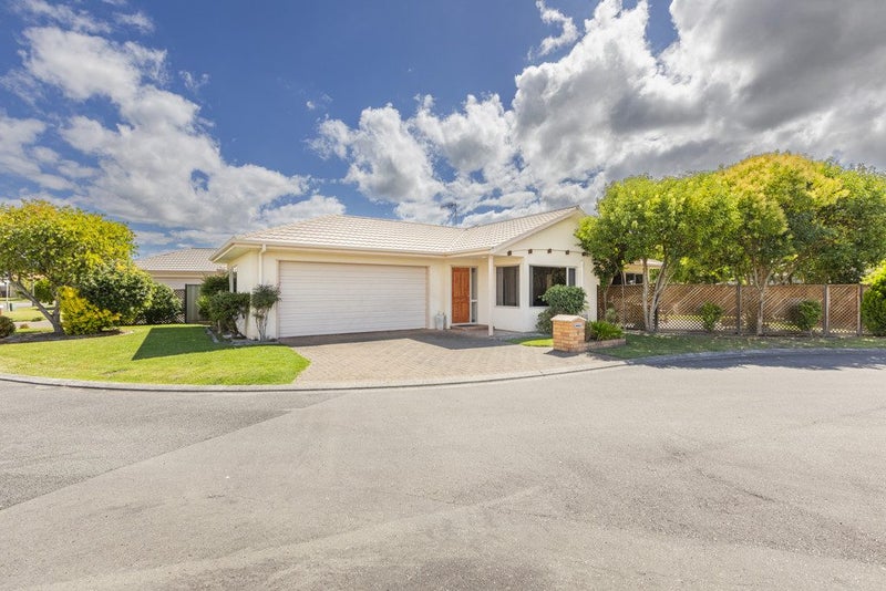 6 Ellerslie Place, Taradale, Napier - Carousel 1