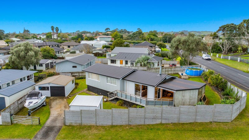 16 Campbell Street, Waiuku, Waiuku - Carousel 2